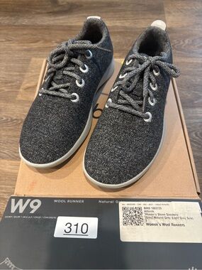 NWT Allbirds Wool Runners Natural Grey Light Grey Merino Sneakers Womens 9